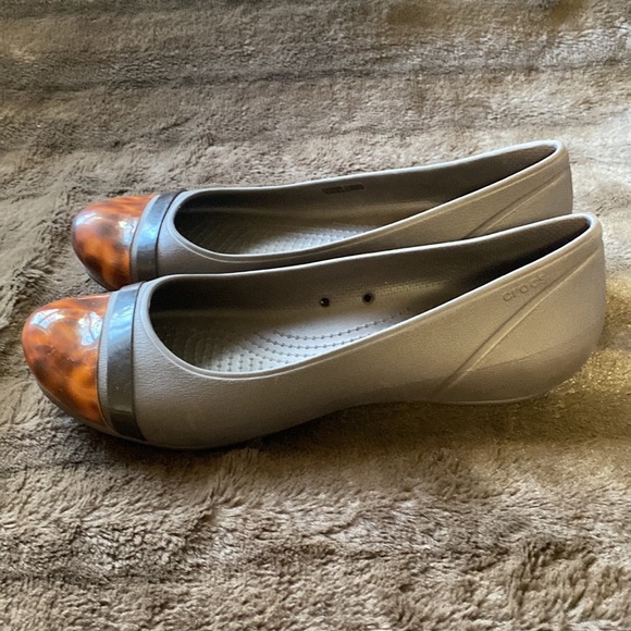 CROCS Sz 10 Tortoise Cap Toe Flats - Picture 5 of 10
